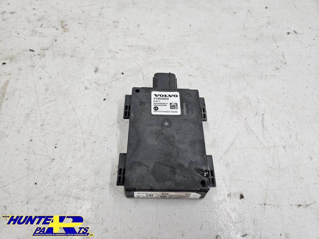 Dode hoek sensor L Volvo XC90/V90/XC60 ('14-'22) 31665692, Gebruikt, Ophalen of Verzenden, Volvo, Volvo