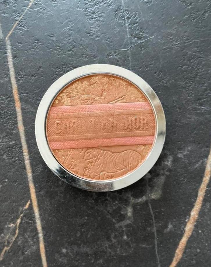 Dior Forever Nude Bronze Glow 032 Bronze rose, Bijoux, Sacs & Beauté, Beauté | Cosmétiques & Maquillage, Comme neuf, Maquillage