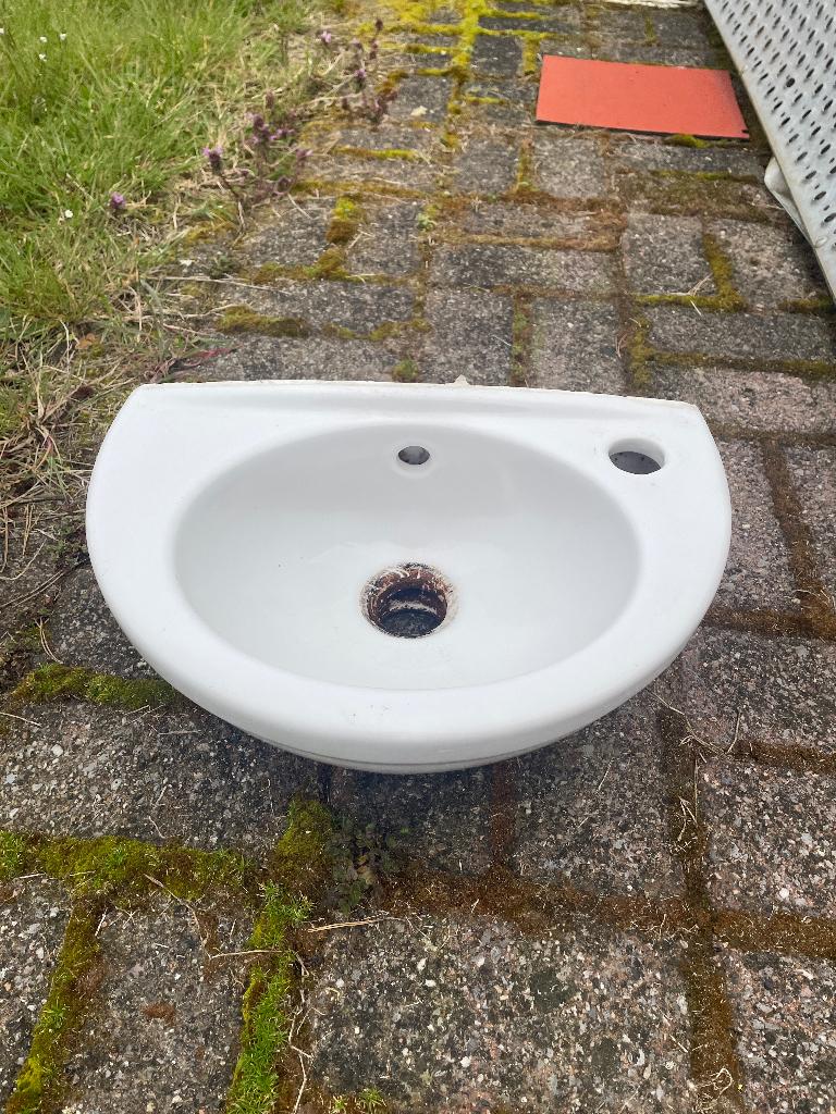 Pompbak (gratis), Ophalen, Gebruikt, Steen, Wastafel