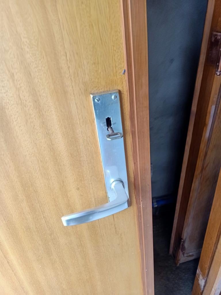 2 jaren 70 binnendeuren, elk met sleutel, Enlèvement