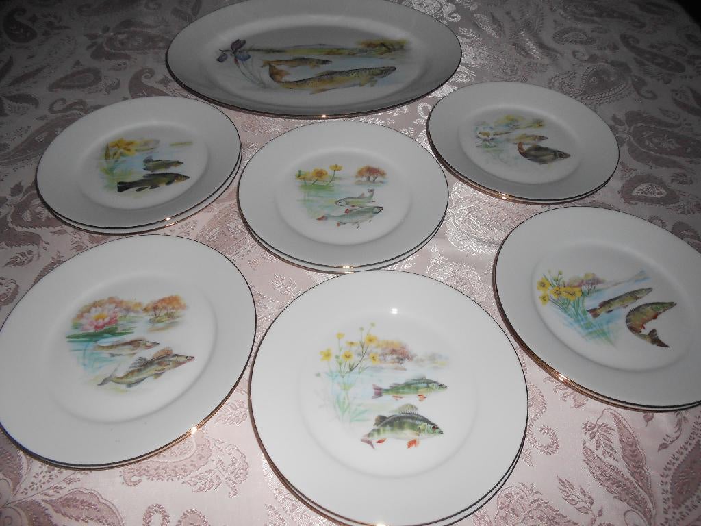Limoges 18 assiettes à poisson + 1 grande assiette, Enlèvement, Autres styles, Service complet