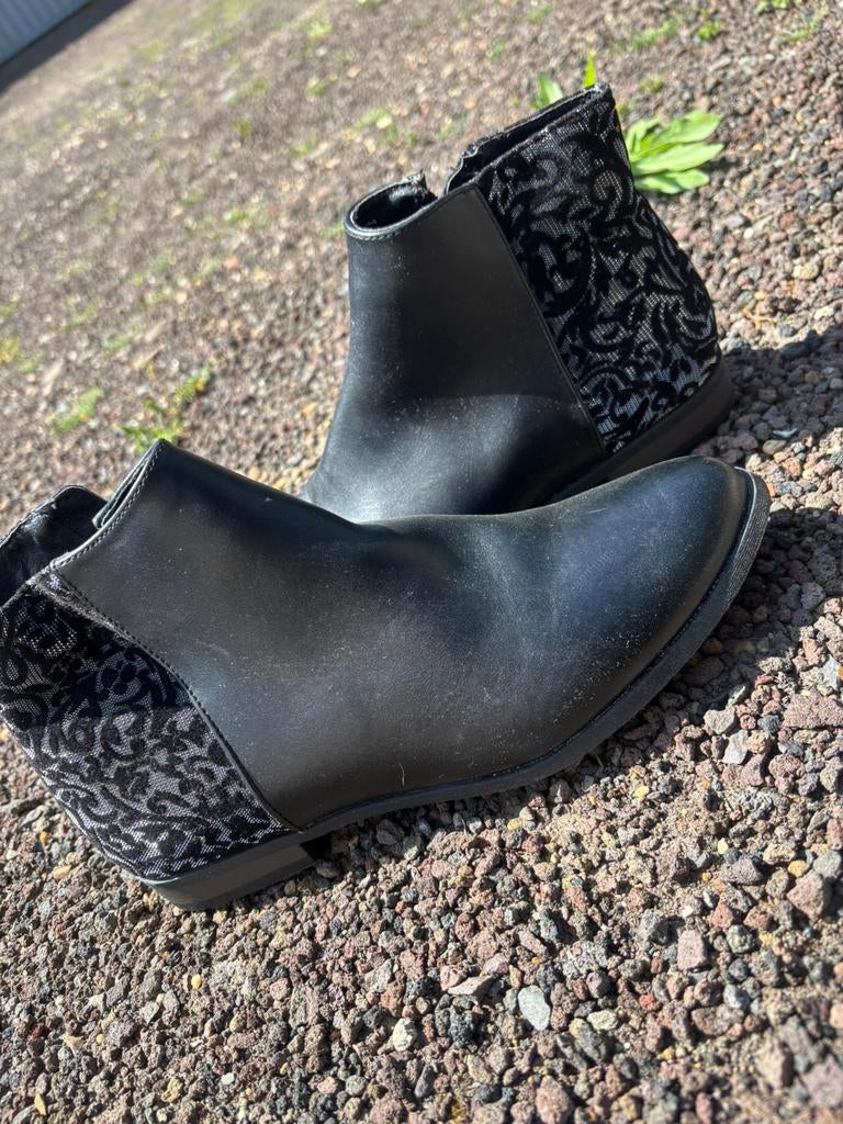 Schoenen, Ophalen, Zo goed als nieuw