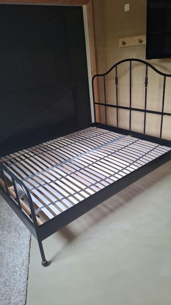 Ijzeren bed zwart 160x200, Huis en Inrichting, Slaapkamer | Bedden, Ophalen, Zwart, Tweepersoons, Zo goed als nieuw