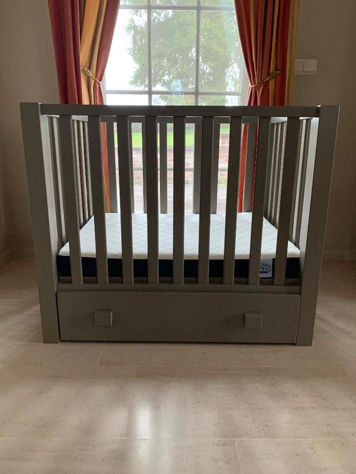 Parc bébé Quax rectangulaire, avec tiroir et matelas, Enfants & Bébés, Parcs, Utilisé, Rectangulaire, Réglable en hauteur, Tiroir