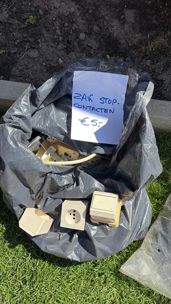 Opbouw stopcontacten, Enlèvement, Utilisé, Interrupteur