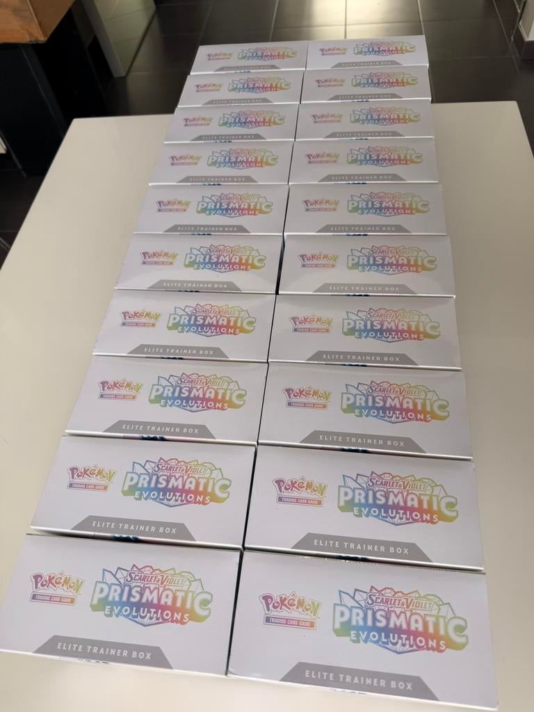 Prismatic Evolutions Elite Trainer Box x 19, Ophalen of Verzenden, Nieuw