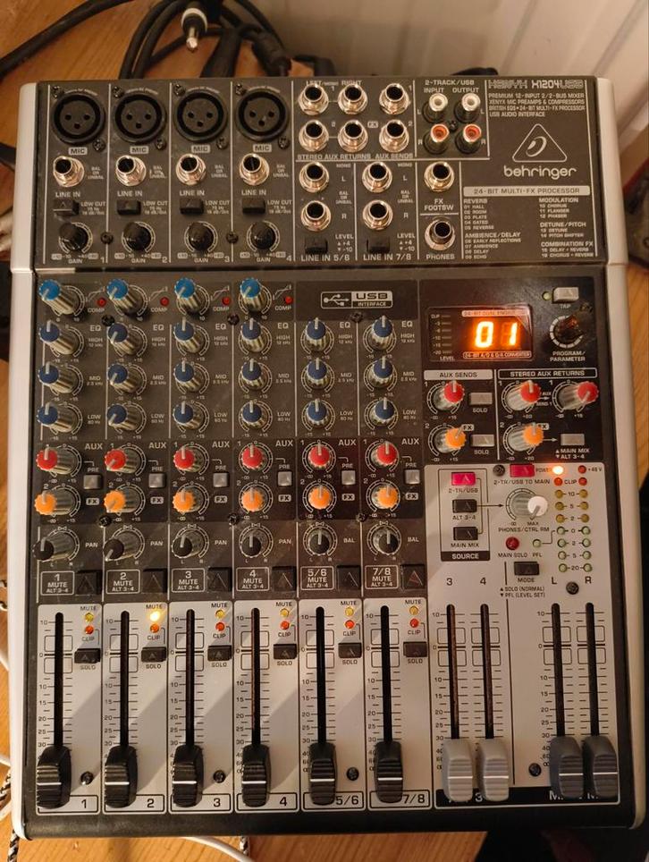 Behringer Xenyx X1204USB mengpaneel incl. hoes, Musique & Instruments, Tables de mixage, Envoi