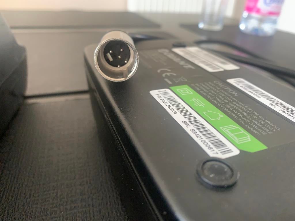 Chargeur géant à 5 broches, Enlèvement ou Envoi, Comme neuf