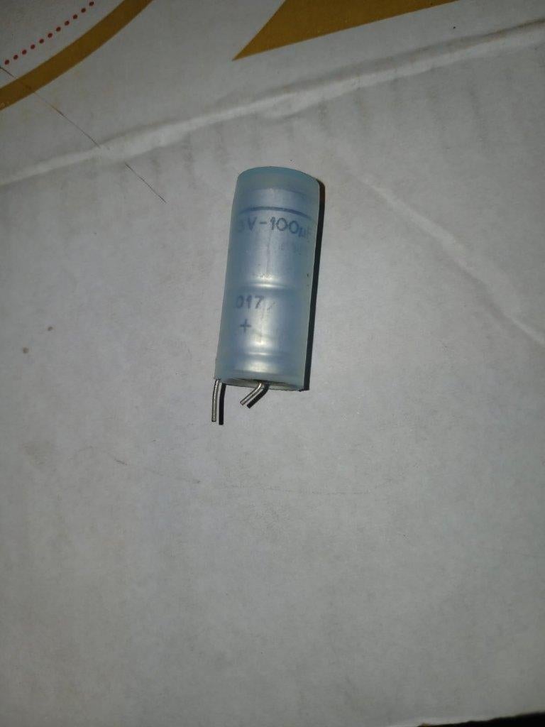 Condensateur électrolytique Verticale  100mF 63V, Electroménager, Enlèvement ou Envoi, Comme neuf