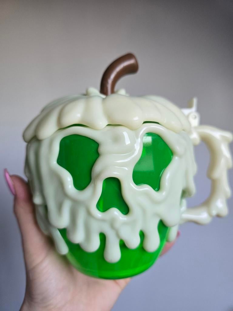 Beker Sneeuwwitje, Ophalen