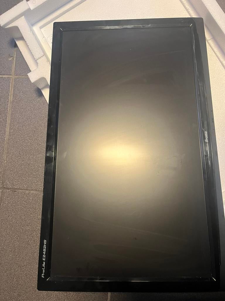 Computer scherm zonder krassen en perfect beeld, Ophalen, Zo goed als nieuw