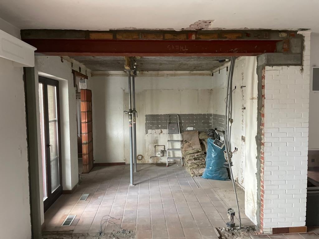 Poutrel steken werken binnen en buiten muuren.