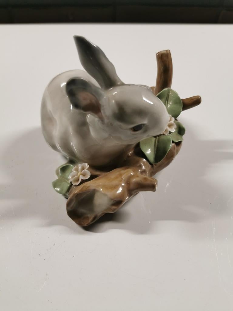 Rabbit eating. Lladro. Fulgencio Garcia, Ophalen of Verzenden