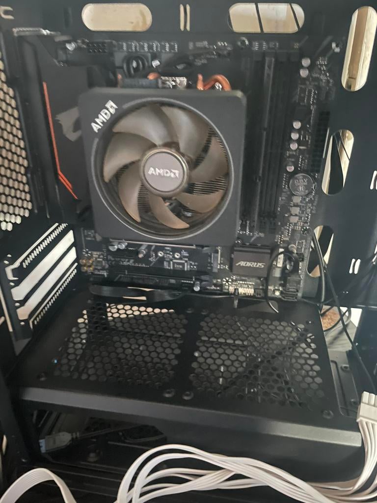 Carte mere b550m aorus elite + ram faire offre, Informatique & Logiciels, Cartes mères, Enlèvement, Comme neuf