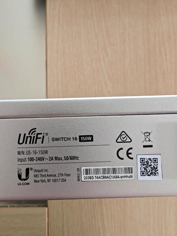 Ubiquiti Switch + Acces Points, Computers en Software, Netwerk switches, Zo goed als nieuw, Ophalen
