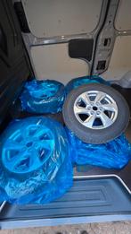 4 pneus NEUFS quatre saisons Goodyear 215 65 R16 C, Autos : Pièces & Accessoires, Pneus & Jantes