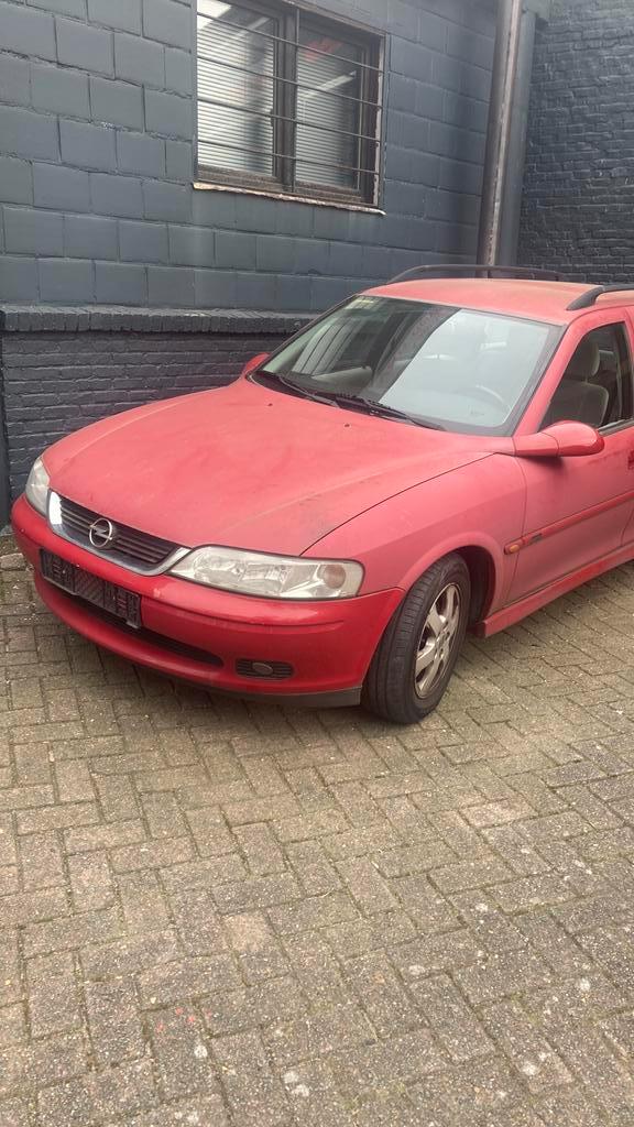 Opel vectra 1.8 benzine. Motor defect, Auto's, Opel, Particulier, Vectra, Benzine, Euro 4, Break, 5 deurs, Automaat, Rood, Beige