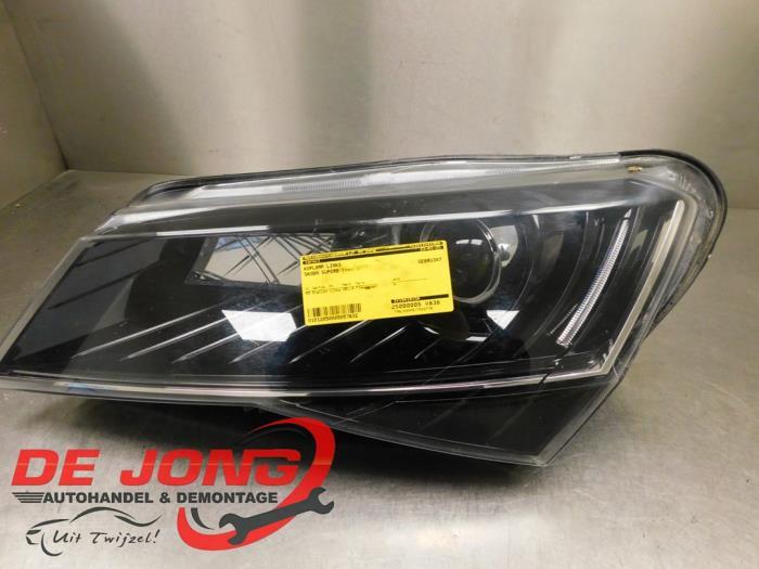 Koplamp links van een Skoda Superb, Auto-onderdelen, Verlichting, Skoda, Gebruikt, 3 maanden garantie, Ophalen of Verzenden