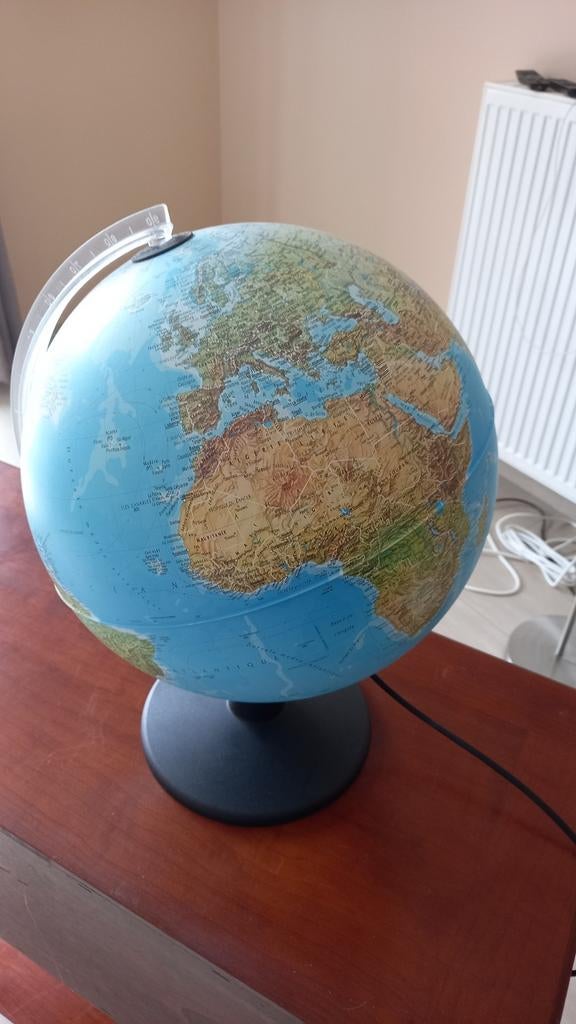 Mappemonde avec éclairage, Enlèvement