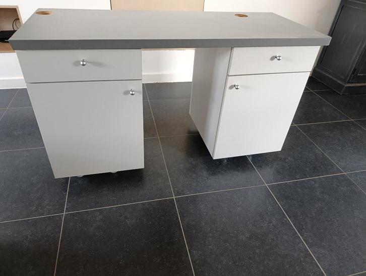 Gratis bureau, Huis en Inrichting, Bureaus, Gebruikt, Bureau, Met wielen, Ophalen