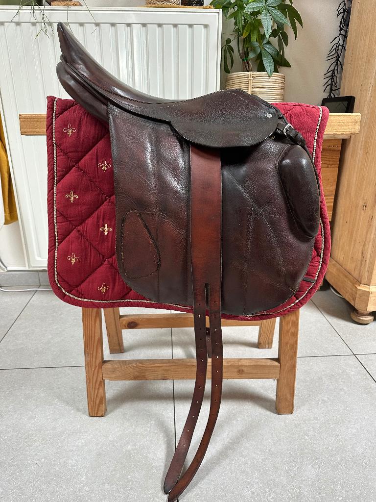 Selle SP de dressage, Animaux & Accessoires, Chevaux & Poneys | Selles, Utilisé, Dressage, Enlèvement
