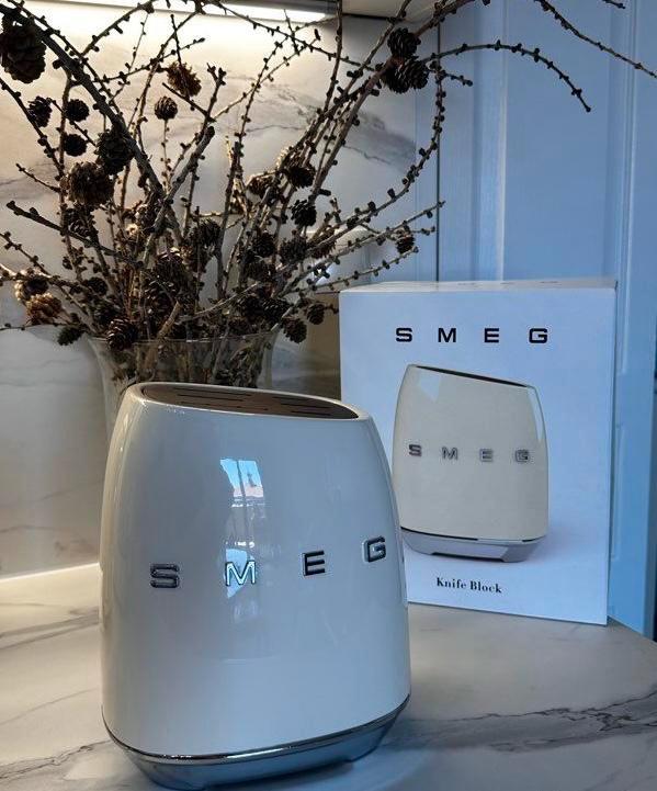 Smeg - Porte couteaux + 6 couteaux - Neuf, Maison & Meubles, Cuisine | Couverts, Neuf, Ensemble de couverts, Enlèvement ou Envoi