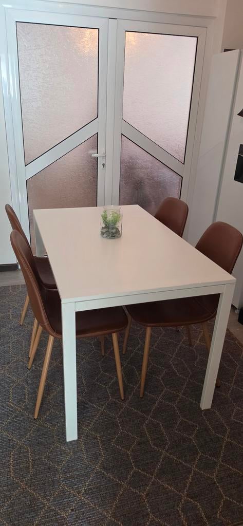 Eettafel met stoelen, Ophalen