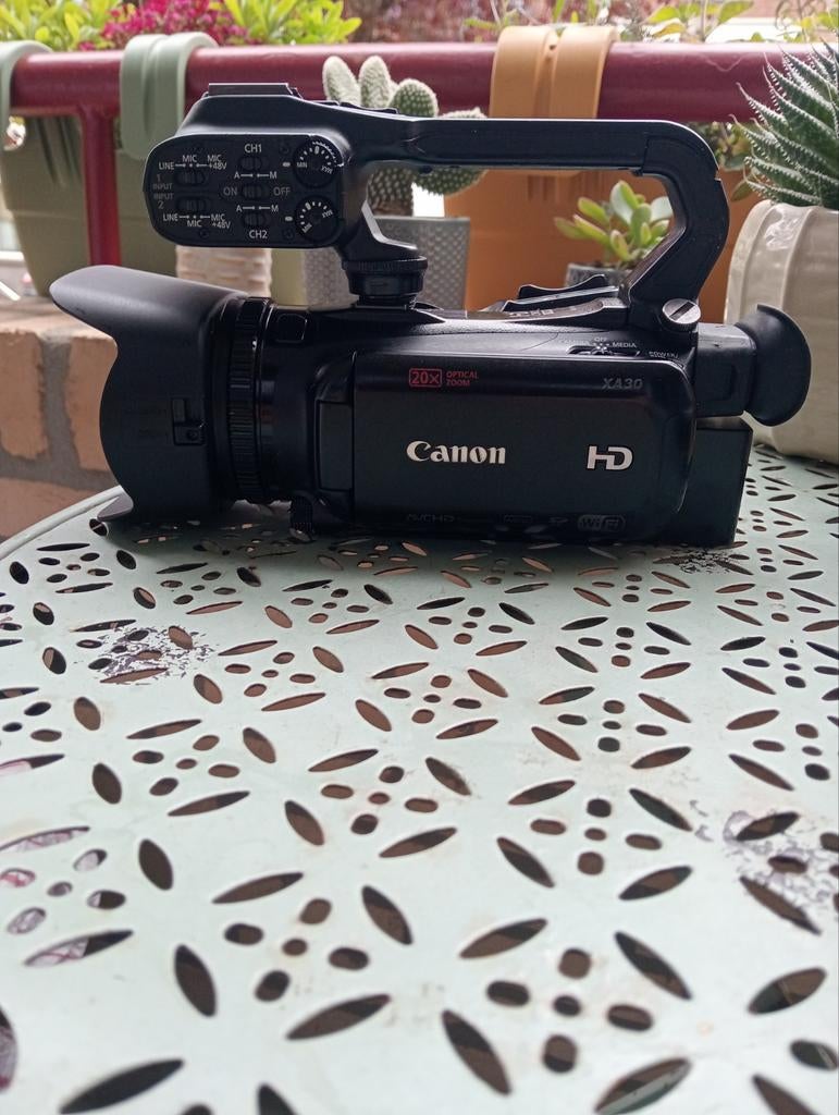 CANON XA30 camera HD CMOS PRO INFRARED inc accu en lader, Audio, Tv en Foto, Videocamera's Digitaal, Ophalen of Verzenden, Camera