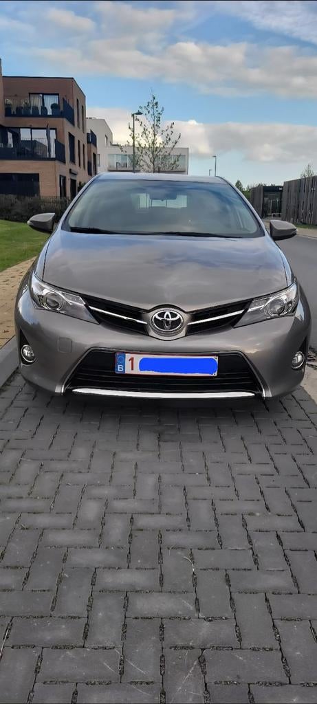 TOYOTA AURIS BENZINE 92000km/2013, Auto's, Toyota, Euro 5, Stof, 4 cilinders, Bruin