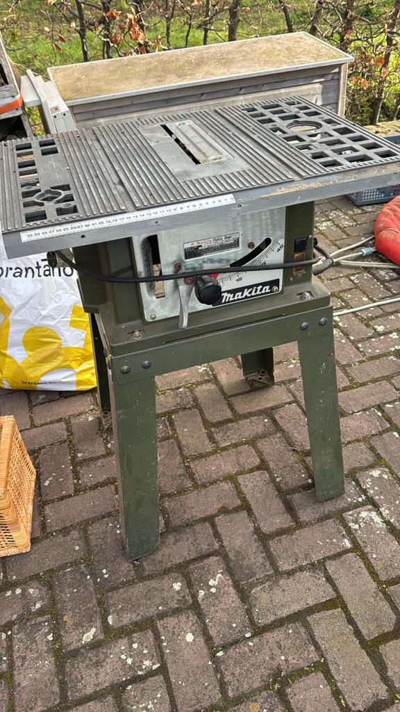 Makita Tafelzaag, Ophalen, Gebruikt