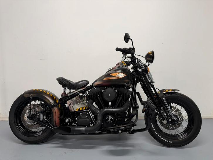 Harley-Davidson FLSTSB Cross Bones Springer 2008 Custom ZGAN, Motos, Motos | Harley-Davidson, Entreprise, Chopper, 2 cylindres