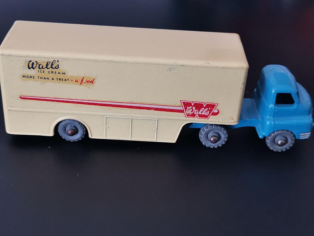 Wijnoogst, Ophalen, Lesney