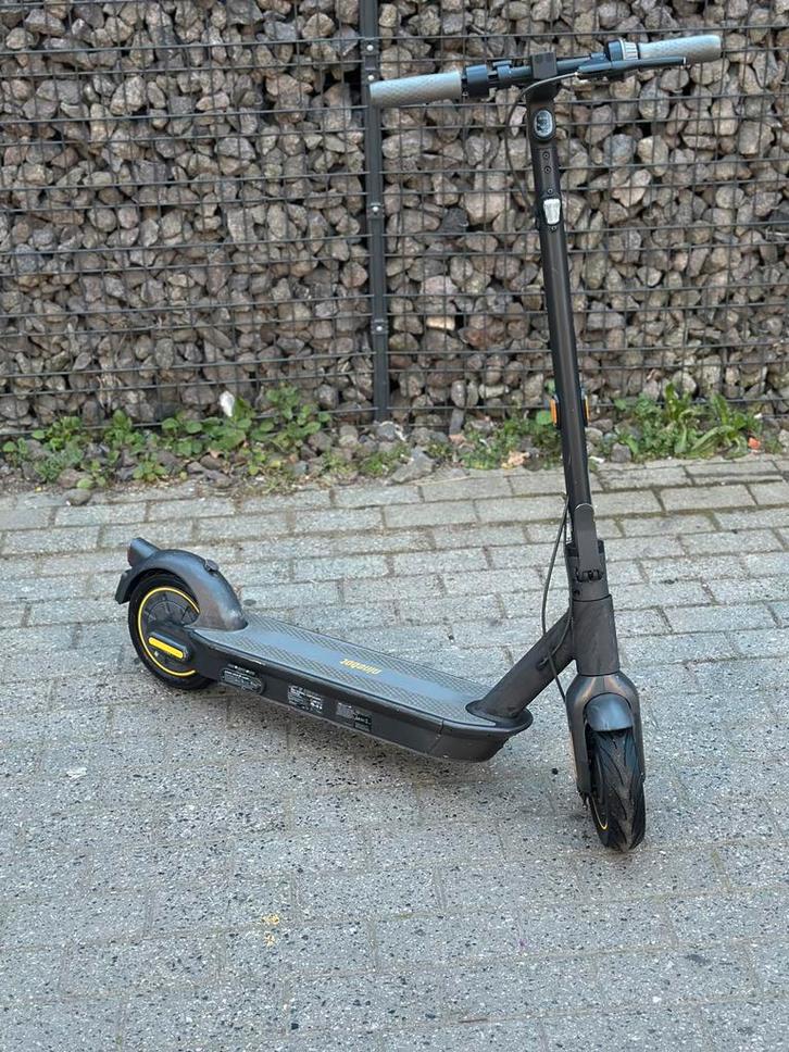 Trottinettes électriques ninebot g30 max, Fietsen en Brommers, Steps, Zo goed als nieuw, Ophalen