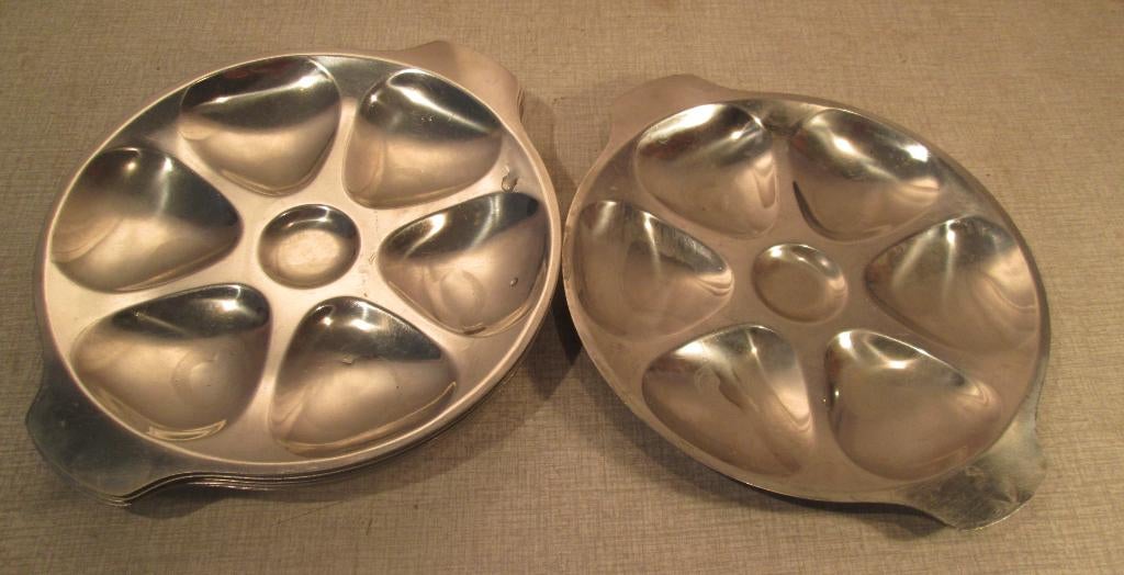 12 assiettes à huîtres en métal, Enlèvement ou Envoi, Comme neuf, Autres matériaux, Assiettes(s)