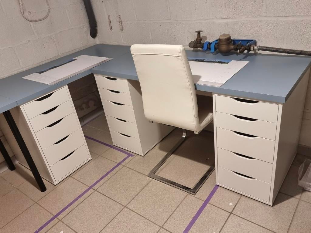 3 Bureau's van Ikea. Lagkapten/alex wit met blauw blad, Huis en Inrichting, Bureaus, Ophalen, IKEA, Blauw