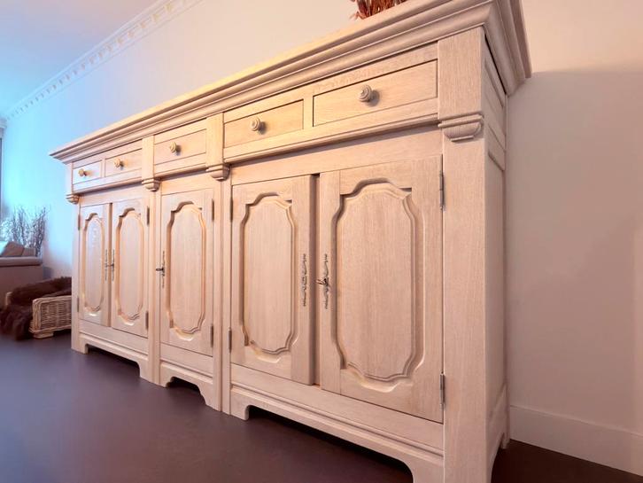 Salle à manger, table basse et armoire en chêne GRATUITS, Maison & Meubles, Armoires | Dressoirs, Utilisé, Chêne, Enlèvement