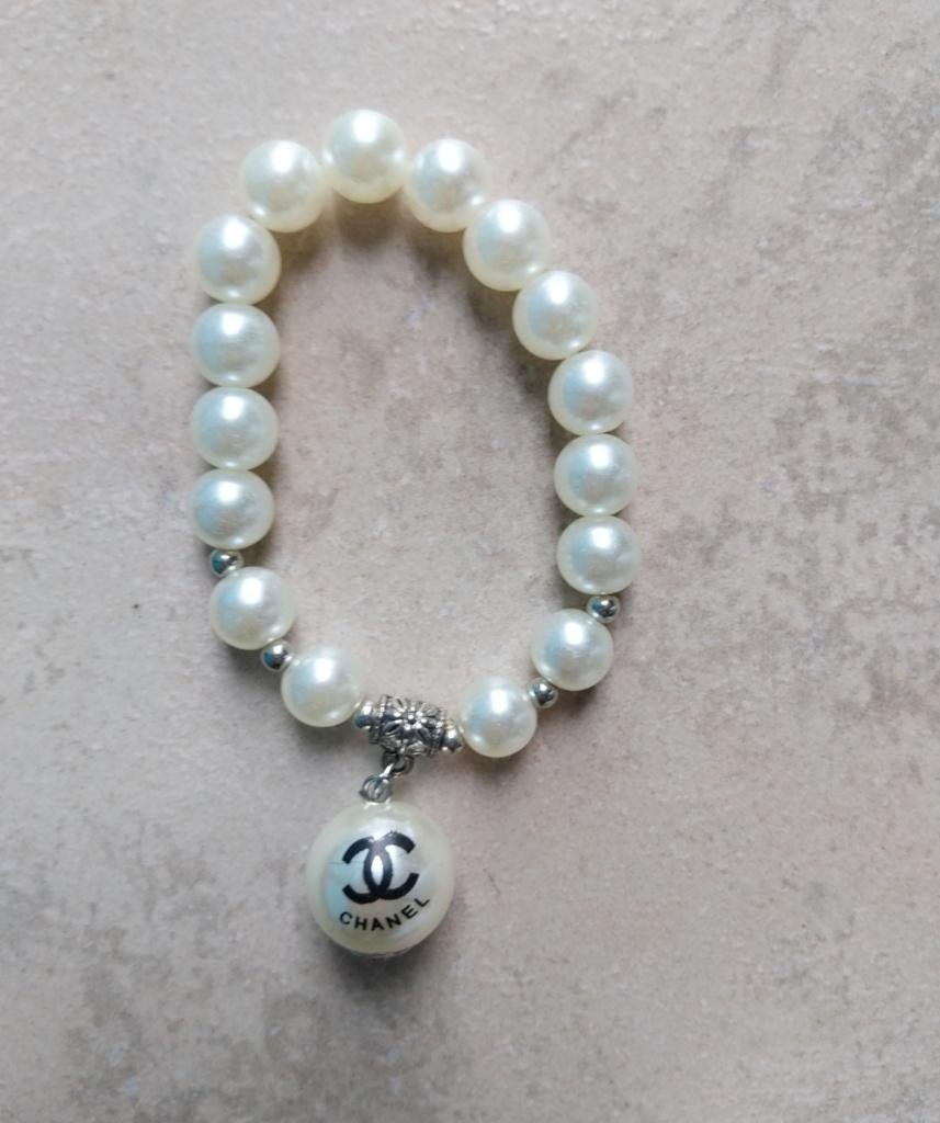 Bracelet CHANEL à perles neuf, Enlèvement, Neuf, Blanc, Autres matériaux