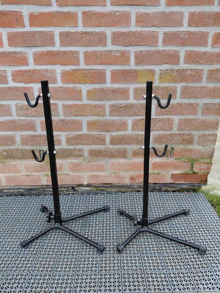 2 pieds de stockage vélo + 2 supports de roue avant offerts, Vélos & Vélomoteurs, Accessoires vélo | Outils de vélo, Enlèvement