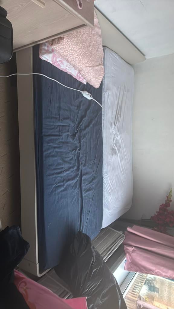 Bed 180*200. Geratis zelf ophalen, Huis en Inrichting, Slaapkamer | Bedden, Ophalen, Spring, Tweepersoons, 180 cm