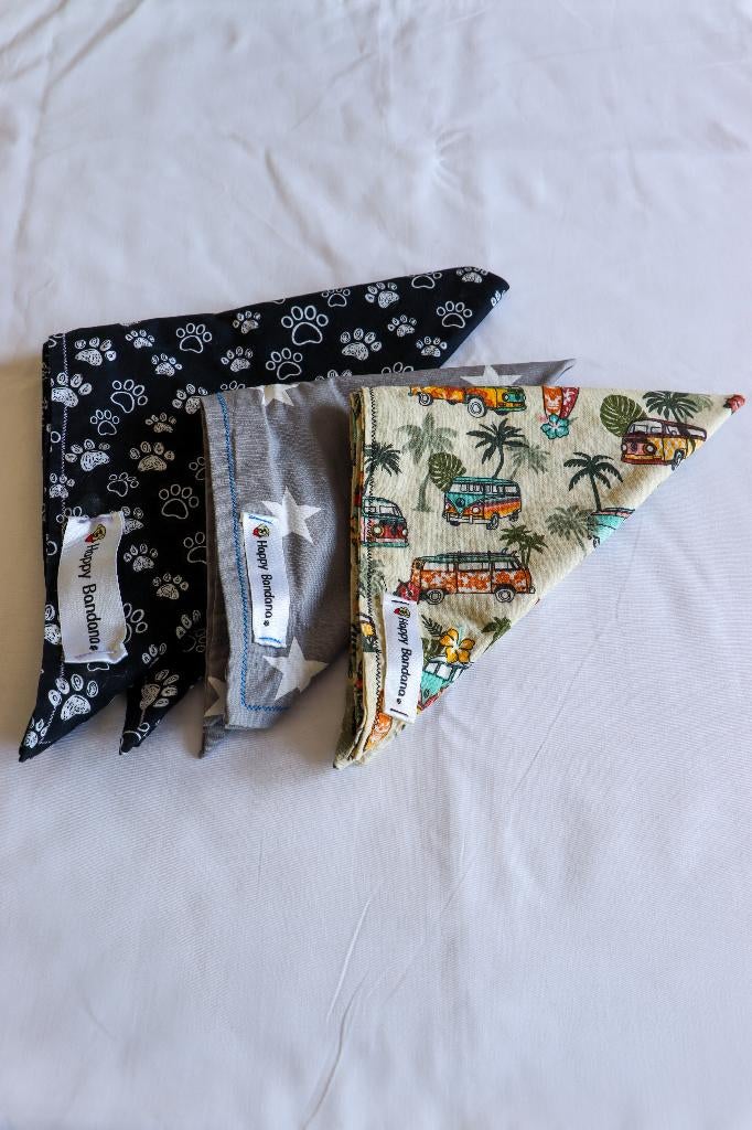 Set van 3 Happy Bandana hondenbandana's, Dieren en Toebehoren, Hondenkleding, Ophalen of Verzenden, Zo goed als nieuw, Hondenhalsdoek
