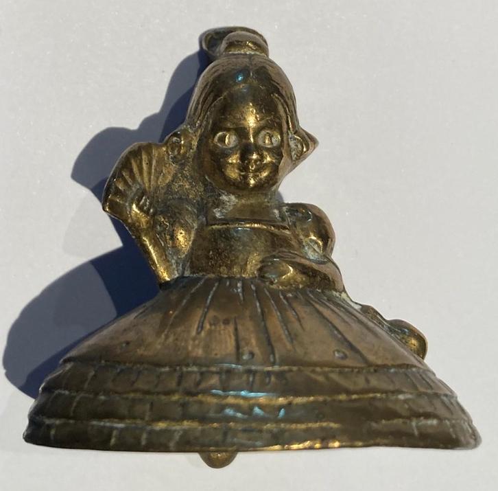 Vintage koperen tafelbel Geisha met waaier (6,5 cm), Antiquités & Art, Antiquités | Bronze & Cuivre, Cuivre, Enlèvement ou Envoi