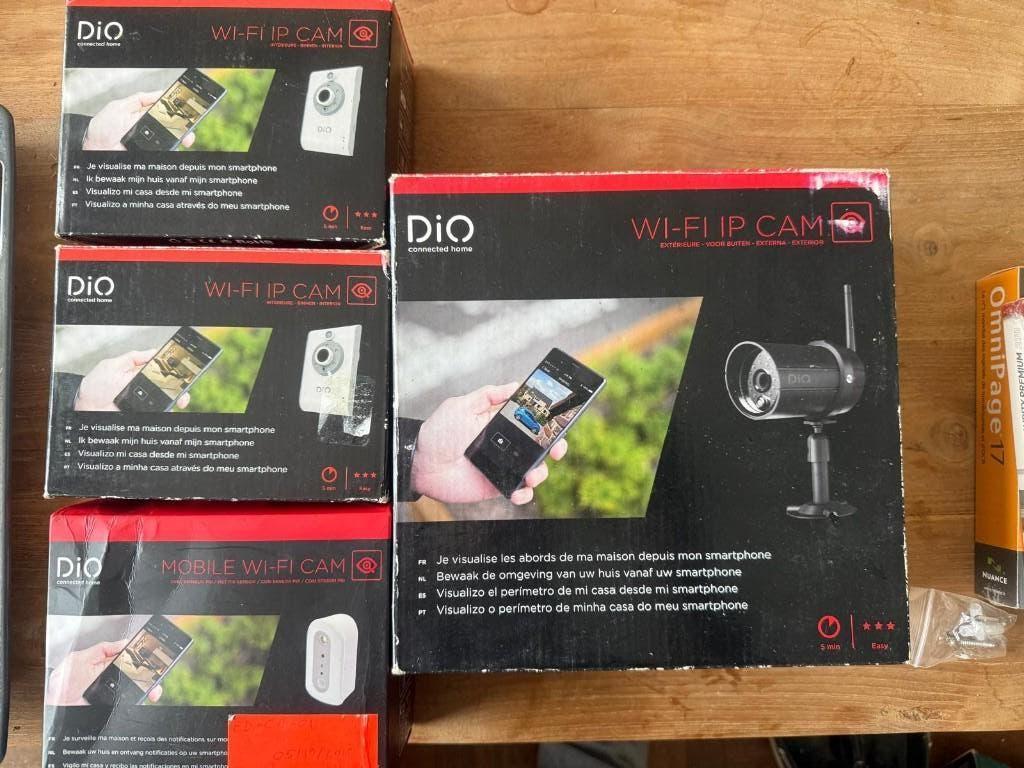 Ensemble de 4 caméras WiFi domestiques connectées DiO, TV, Hi-fi & Vidéo, Enlèvement ou Envoi, Comme neuf, Caméra d'intérieur