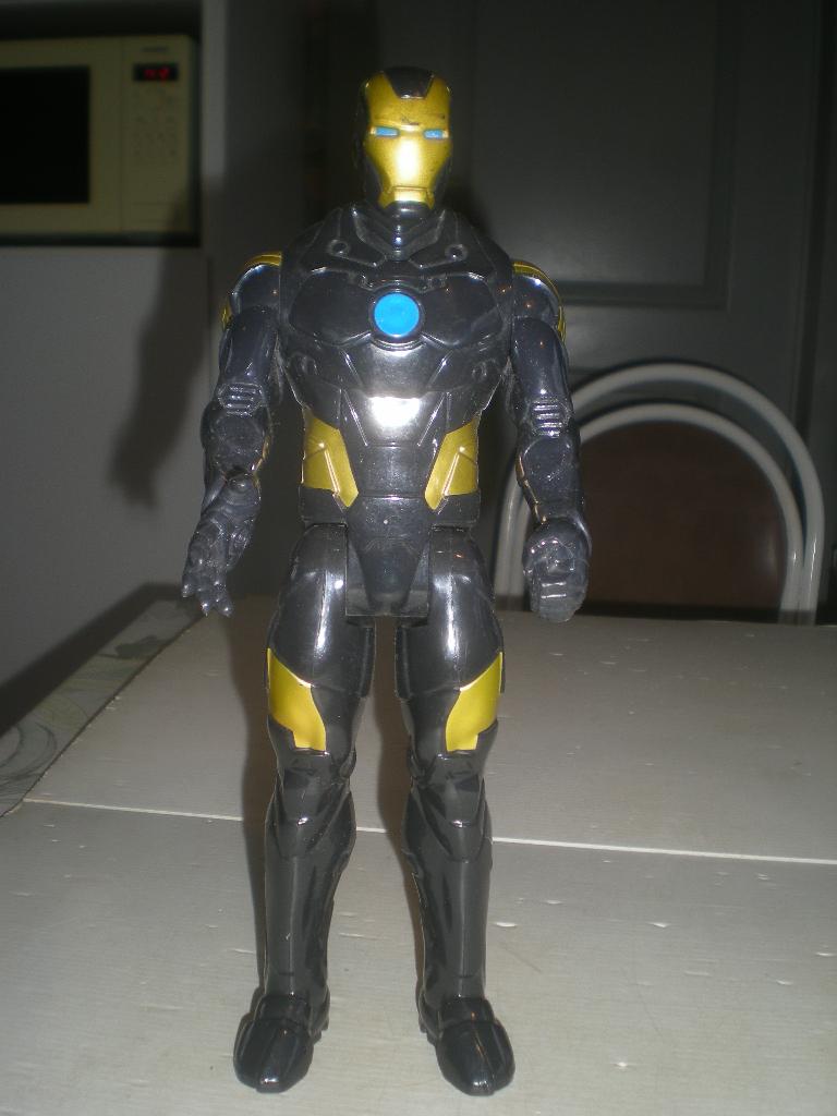 iron man zwart, Enlèvement ou Envoi, Comme neuf