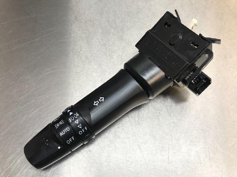INTERRUPTEUR D'ECLAIRAGE Lancer Sports Sedan (CY / CZ), Utilisé, Mitsubishi