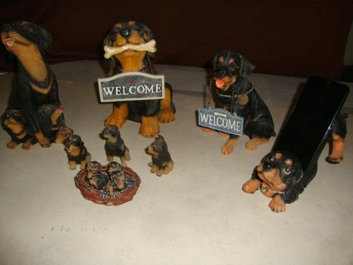 Verzameling van 13 rottweiler beeldjes in kunststof, Verzamelen, Beelden en Beeldjes, Zo goed als nieuw, Dier, Ophalen of Verzenden