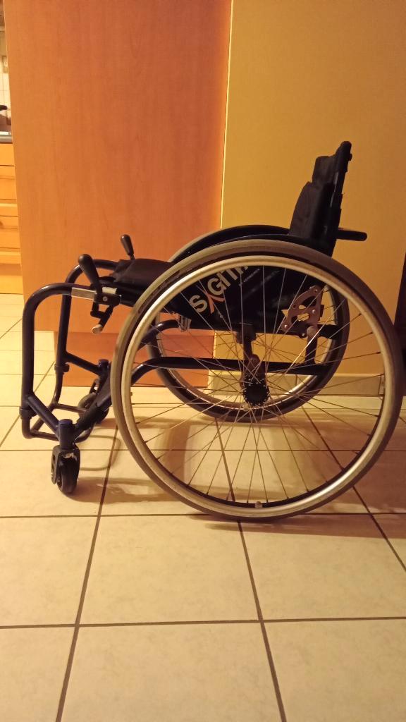 Chaise roulante, Divers, Chaises roulantes, Utilisé, Fauteuil roulant manuel, Pliant, Enlèvement