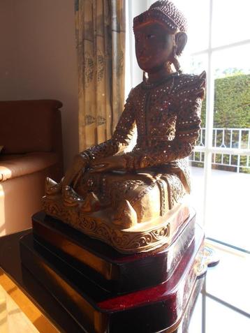 Statue Bouddha assis sur socle en bois 50 cm 