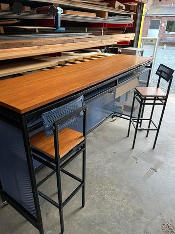 Barkast met stijl, galerij toog, mancave beschikbaar voor biedingen