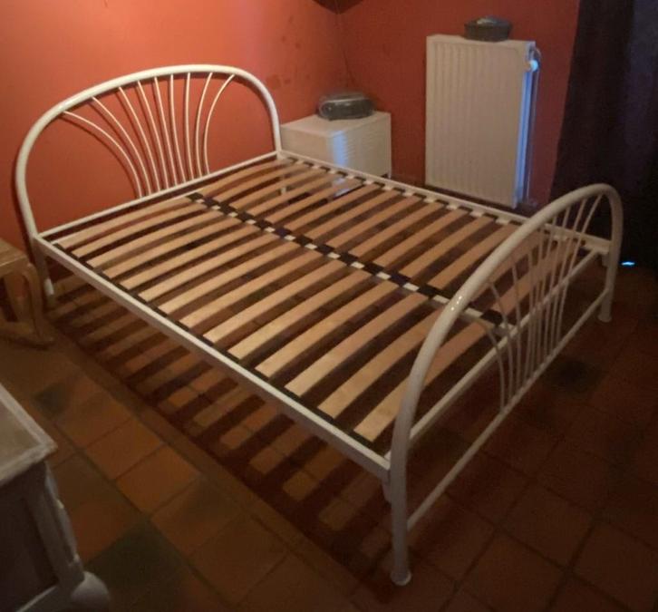 lit 140x200, Huis en Inrichting, Slaapkamer | Bedden, Zo goed als nieuw, Tweepersoons, 140 cm, 200 cm, Metaal, Wit, Ophalen