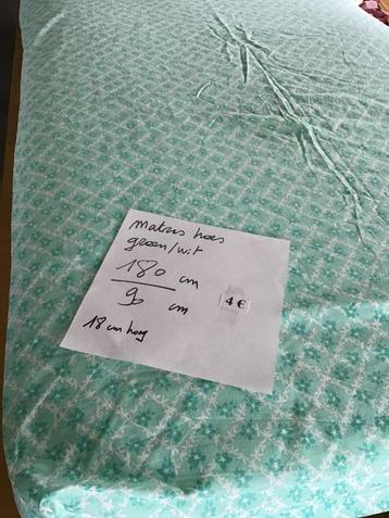 matras hoes groen/wit 180 cm op 90 cm beschikbaar voor biedingen